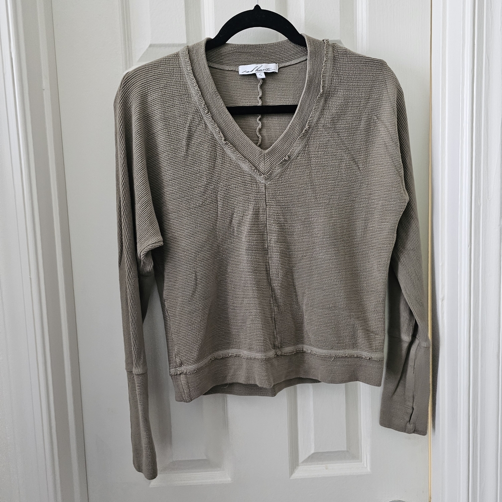 Red Haute Green V-Neck Sweater Soft Knit Relaxed Fit